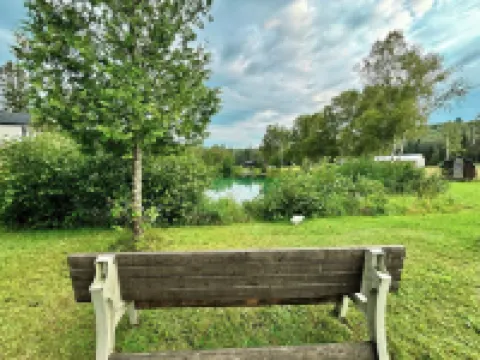 J19 South • Direct Trail Access  • King Suite • in Town • Fast WiFi • Sleeps 7