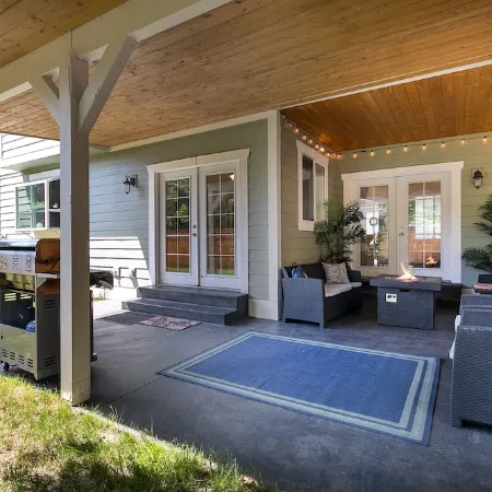 Luxury, large family oceanside community home on Birch Bay with beach access