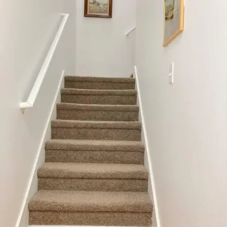 Cozy townhome with TWO KING and ONE QUEEN Beds