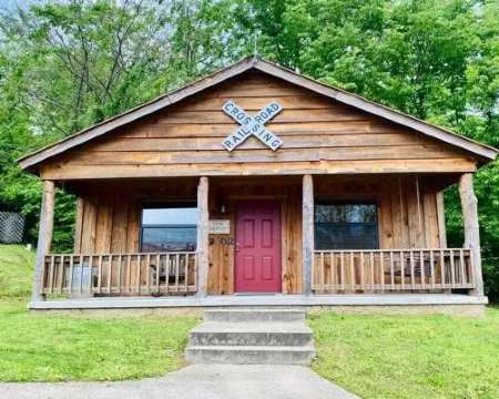 Sylamore Depot Cabin # 302 山景城酒店