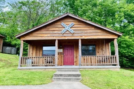 Sylamore Depot Cabin # 302 Отели в г. Маунтин-Вью