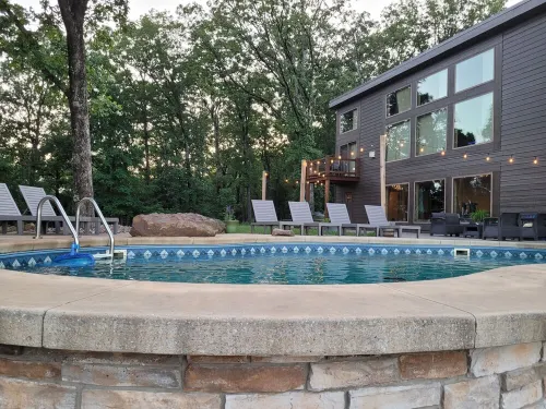 THE VIEWS! Minutes from Garden of the Gods, Shawnee with Highland cows & a pool!