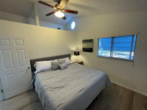 Waterfront 2 bedroom/1 bath Renovated Apartment in Palm Harbor