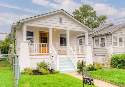 Newly renovated, 2 blocks from downtown Bradley Beach, short walk to the beach! Hotel in zona Historical Society of Ocean Grove