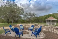 Peaceful, Large Fenced Property, Perfect for Families & Pets in the Hill Country