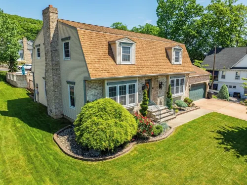 Upscale Home with Heated Inground Pool 15 Mins to Knoebels