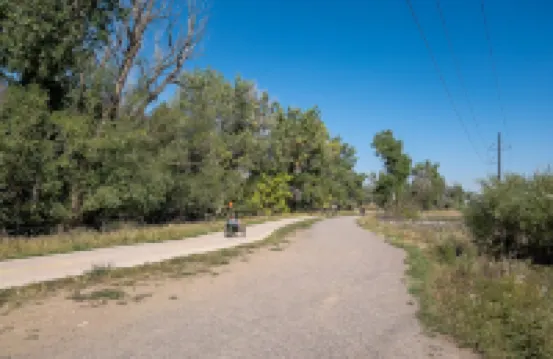 Gorgeous 2 Br Retreat with 2 Car Garage. Walk to Shops, Trails, & Brewery Wow!!!