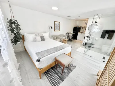 Boho Chic Studio  - 15 Minutes to South Beach Hôtels à proximité de : Edmond J. Safra Synagogue