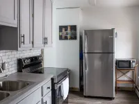 The Sunny Side! Convenient and Sleeps 6! Hotels in Calumet