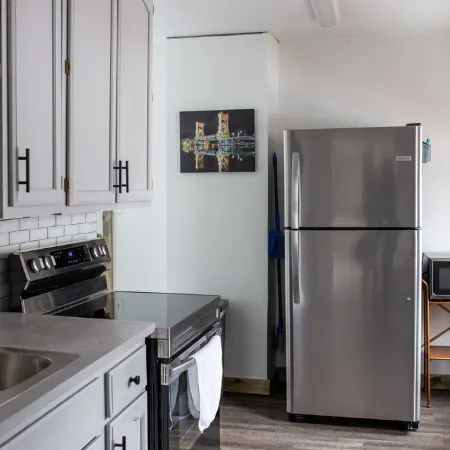 The Sunny Side! Convenient and Sleeps 6!