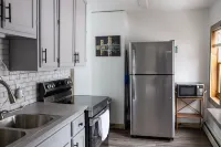 The Sunny Side! Convenient and Sleeps 6!