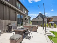 Hot Tub, Pickleball, Theater Room, Game Room!