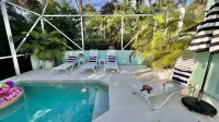 Key West Style Beach House w/ Boat Parking 2 mins from launch 5 mins from beach!