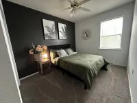 Capital City- 6 Miles from Madison with Fireplace