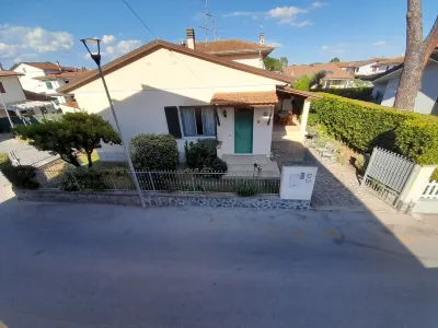 2 Bedroom Private Vacation Home in Torre del Lago Puccini Hotel in zona Villa Puccini