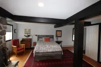 Gedney Main House:Brand new listing just remodeled! Only 8 min. to Bethel Woods!