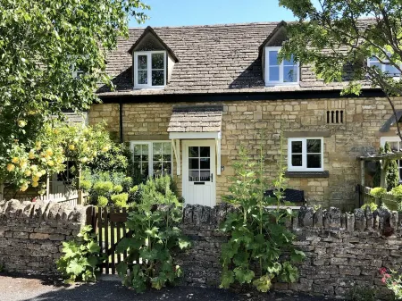 Noel Cottage - Central Cotswolds Stone Cottage For Two In Chipping Campden