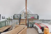 Newly owned Cabin w/ private hot tub, A/C & covered deck - Dog Friendly!