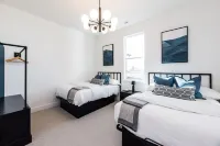 Modern Home w/ Indoor Pool/Slide, Indoor Sports Court, 1.5 Acres, Sleeps 40