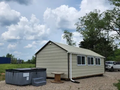 Cabin getaway with hot tub(cabin 3) Hotels near Bonne Terre Mine "The Mine at Bonne Terre"