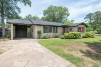 The Tide House: 3 miles from campus ~ Game Room ~ Outdoor Firepit!