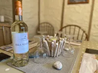 Carole's Cottage - Private Parking, Sea Views, Garden & Close To Harbour & Beach