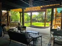 Island Paradise! Come enjoy our renovated duplex!