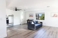 Centrally located cozy Studio in peaceful neighborhood!