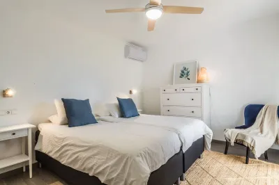 Villa Tropical with private heated pool Playa Salobreña附近的飯店