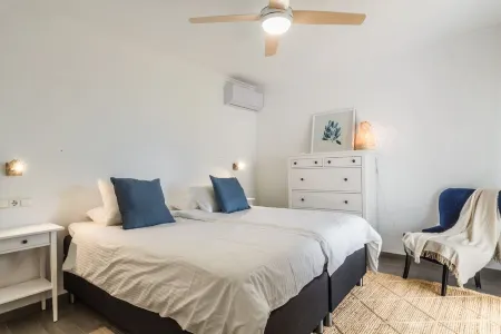 Villa Tropical with private heated pool Отели рядом с достопримечательностью «Playa Salobreña»