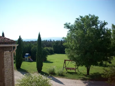 Provençal farmhouse with character of 90m2 in Pernes-Les-Fontaines (near ventoux) Hotels near Ghostbusters