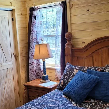 Cabin in the Woods - 5 Miles to Dayton Boat Ramp! 2 miles to NACA Fort Bluff!