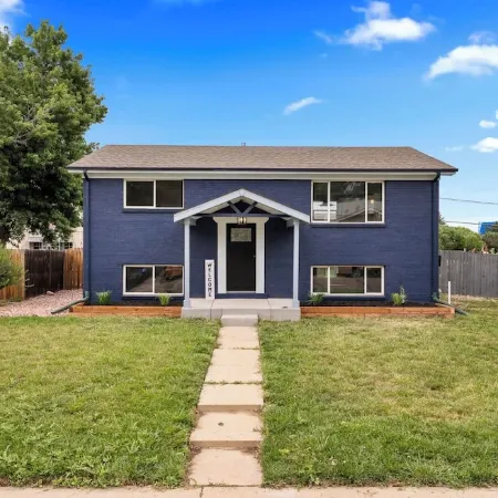 Remodeled  and Furnished Home/Near Stores/6 guests