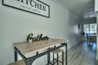 *Upgraded 3 Bedroom Condo w/ Fireplace  A/C & BBQ