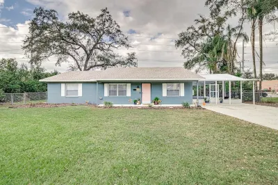 The Black Swan | 3BR House Near Downtown Lakeland Hotels near Lakeland Linder International Airport