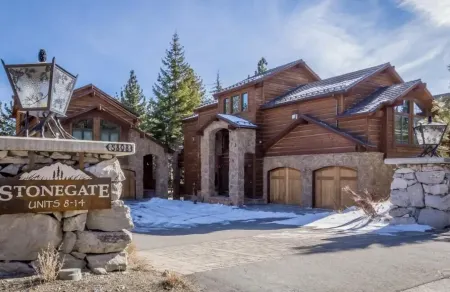 Stonegate #8 - Ultimate Luxury. Walk to The Village