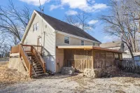 Cozy 3 bedroom in Baldwin City, close to Baker, great for families & friends! Hotels in Baldwin City