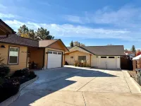 Cottage with gated driveway near downtown & river