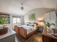 Sarah's - A Georgian townhouse apartment in the heart of historic Holt. Hotels in Holt