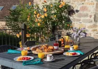 6 bedroom manor house in large property with pool and garden, games room