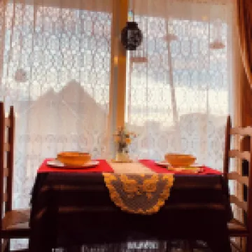 OCEAN VIEW BREEZE . SHORT WALK TO BEACH & RESTAURANT. PRIVATE & QUITE