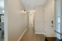 The Gray Retreat - Luxury Condo