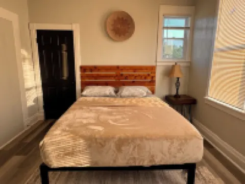 Lovely 3-bedroom house in downtown Kansas City with WiFi, AC and so much more