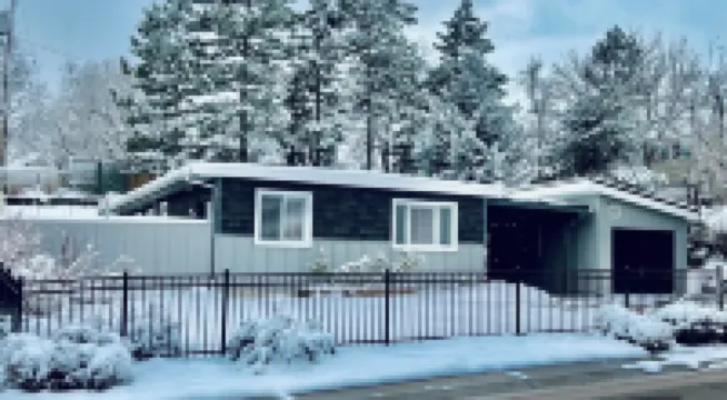 Spacious 5-bedroom house with AC and WiFi near downtown Littleton.