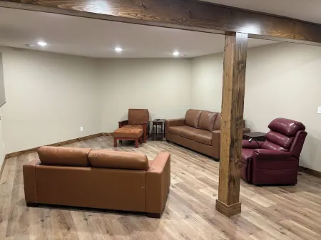 New Construction on Beautiful Lake Victoria!  Close to Town!