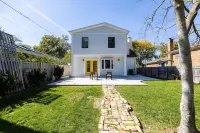 Luxe Haus of Love—Renovated 1938 Cape Cod —Heated FLRS Hotels near Lakeside Church of Chicago