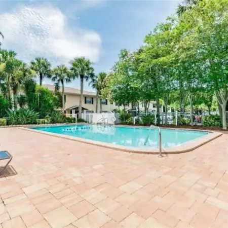 5 Min>Beach Remodeled 2 bed 2 Bath Condo With Pool and Grill and King bed!