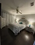 Home in Groves Hotel in zona Sabine Pass Battleground State Historical Park