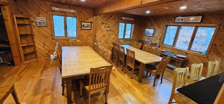 Luxury 8BR Ski In/Out Okemo Chalet on Sachem Trail Sleeps 22 Adults Отели в г. Ладлоу