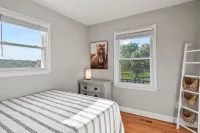 Mountain View Cottage @ 66-acre Horse Farm